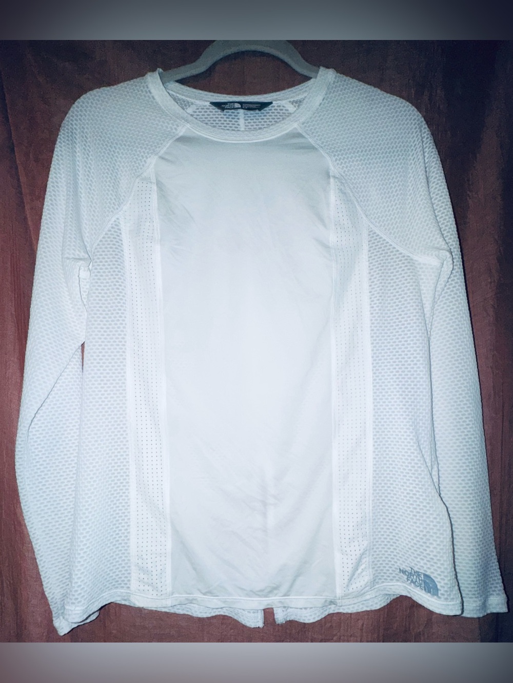 The North Face Woman’s High Performance Long Sleeve Running Shirt in White sz S
